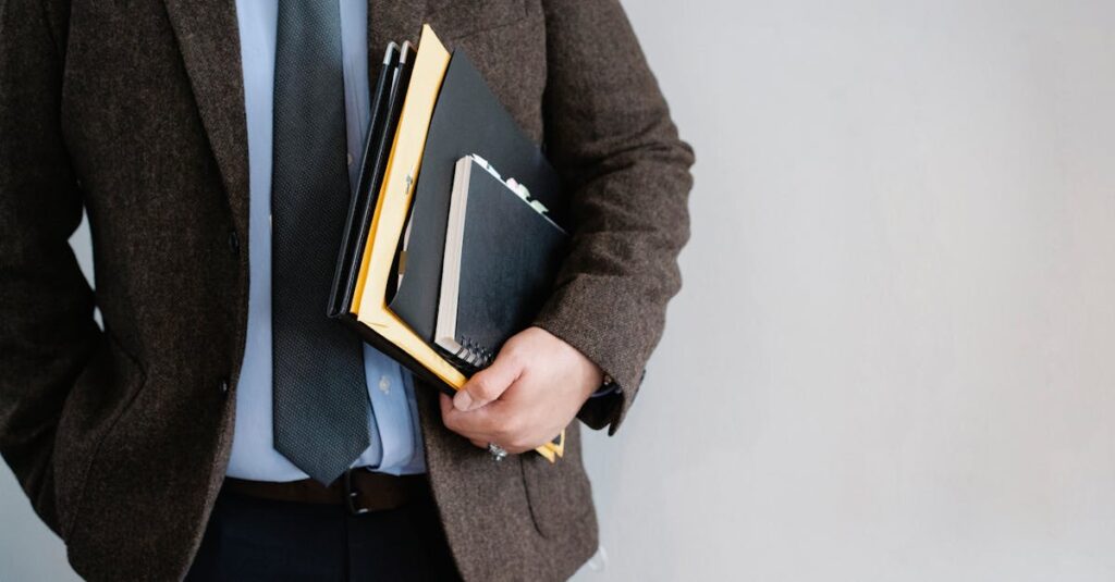 avocat spécialisé en droit du travail offrant des conseils juridiques et une représentation dans les litiges liés à l'emploi.